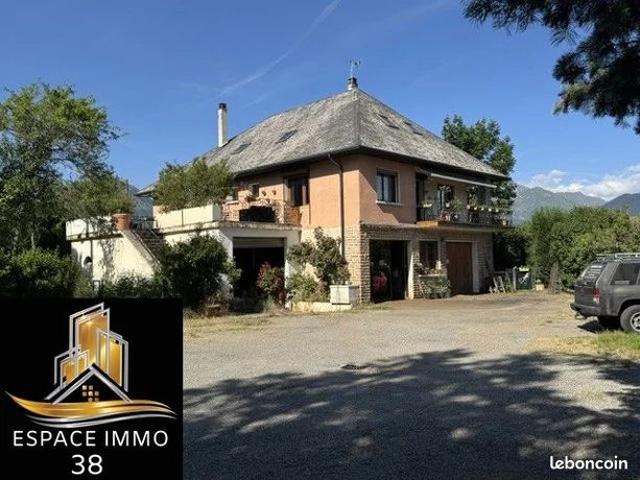 Maison 6 pièces 222 m²