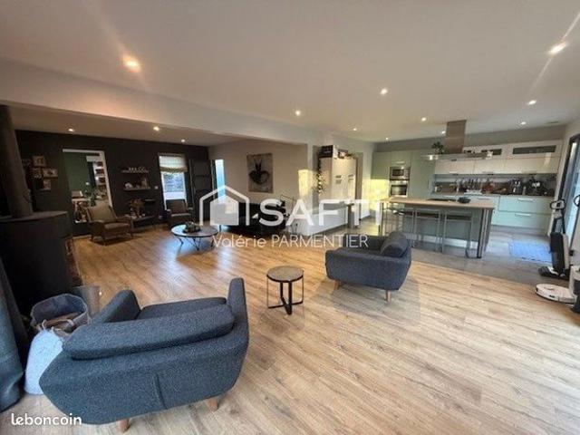 Maison 6 pièces 252 m²