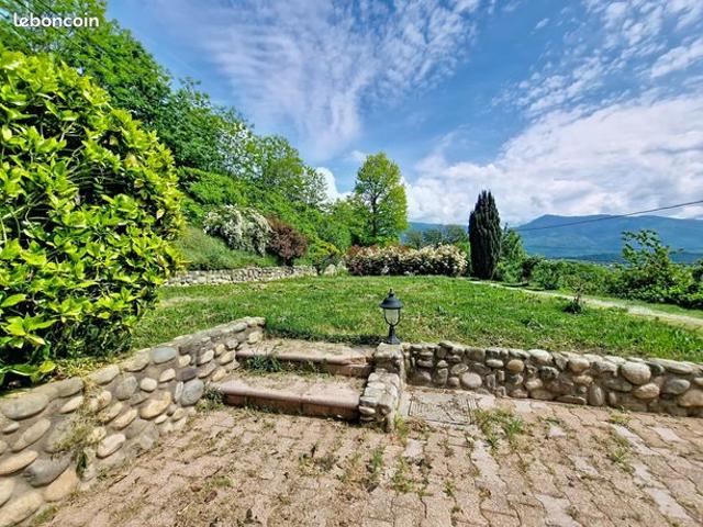 Maison 6 pièces 222 m²