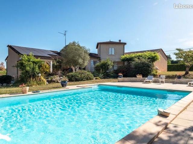 Maison 6 pièces 222 m²