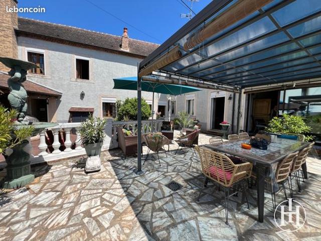 Maison 6 pièces 222 m²