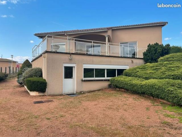 Maison 6 pièces 222 m²