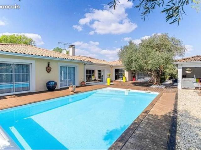 Maison 6 pièces 222 m²