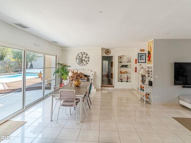 Maison 6 pièces 222 m²