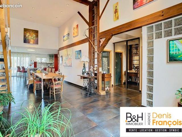 Maison 6 pièces 222 m²