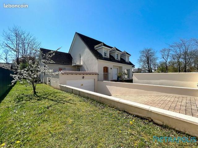 Maison 6 pièces 222 m²
