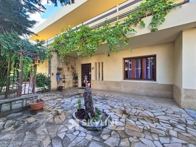 Maison 6 pièces 223 m²