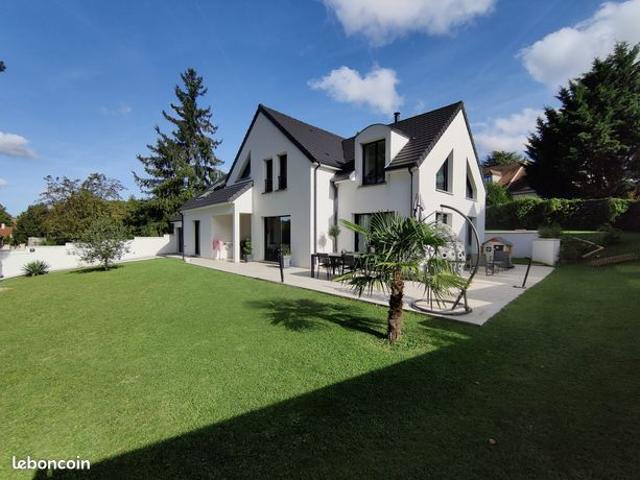 Maison 6 pièces 223 m²