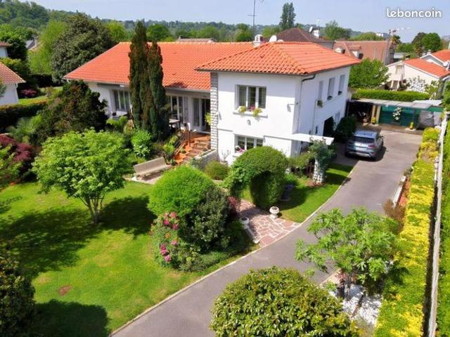 Maison 6 pièces 223 m²