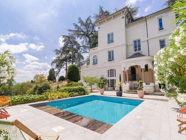 Maison 6 pièces 234 m²