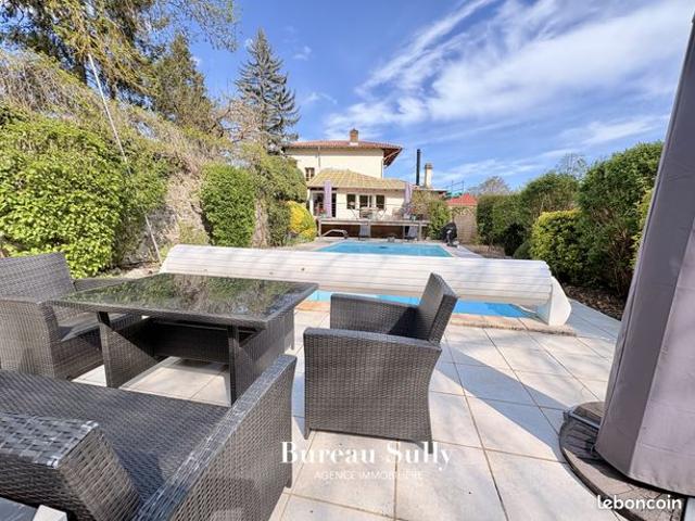 Maison 6 pièces 234 m²