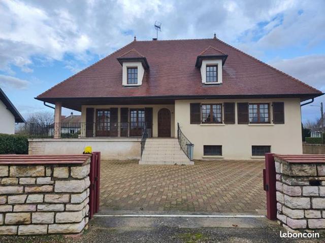 Maison 6 pièces 234 m²
