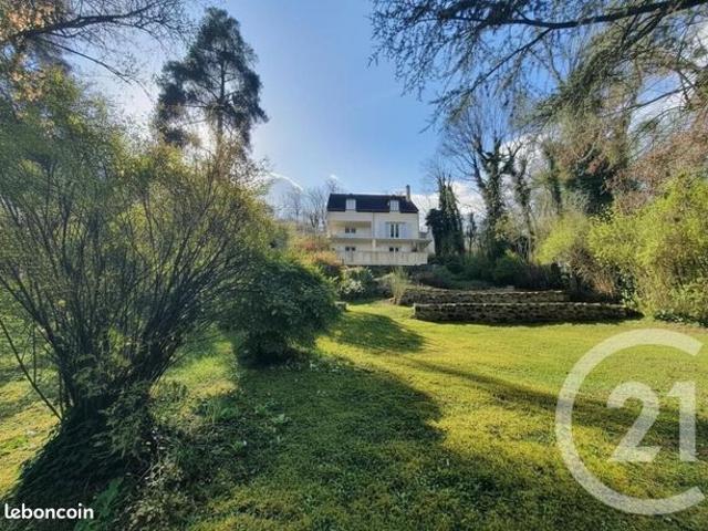Maison 6 pièces 235 m²