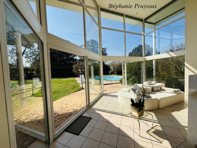 Maison 6 pièces 235 m²