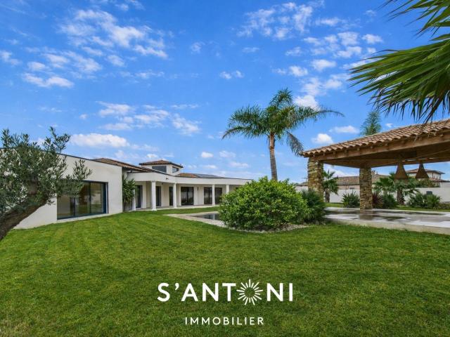 Maison 6 pièces 235 m²
