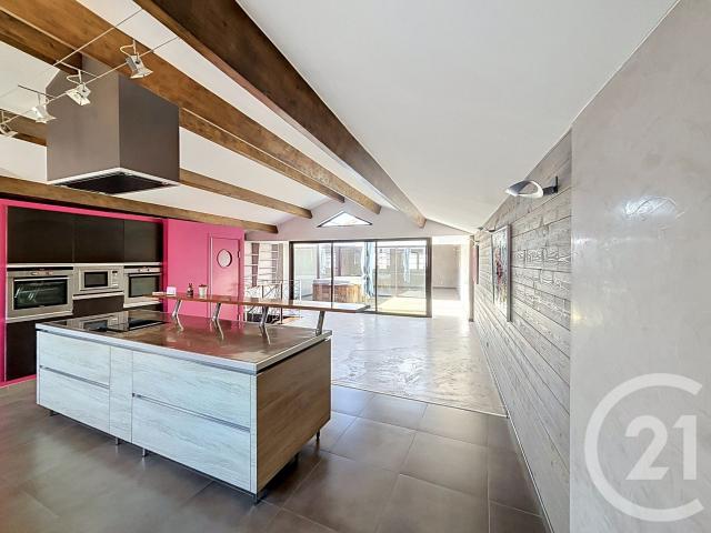 Maison 6 pièces 235 m²
