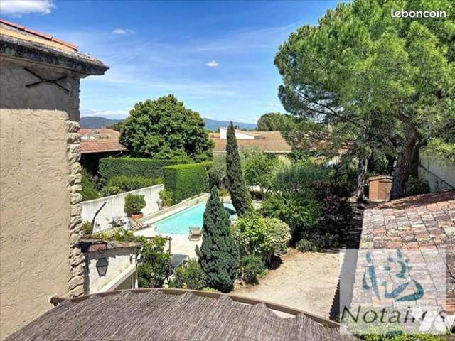 Maison 6 pièces 235 m²