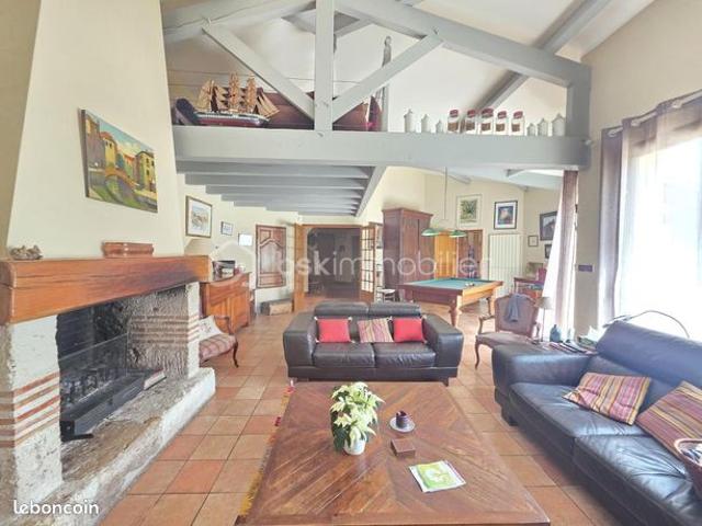 Maison 6 pièces 235 m²
