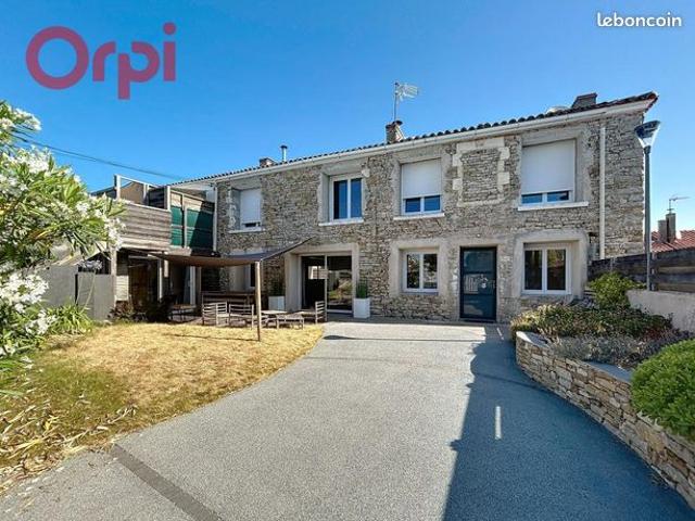 Maison 6 pièces 235 m²