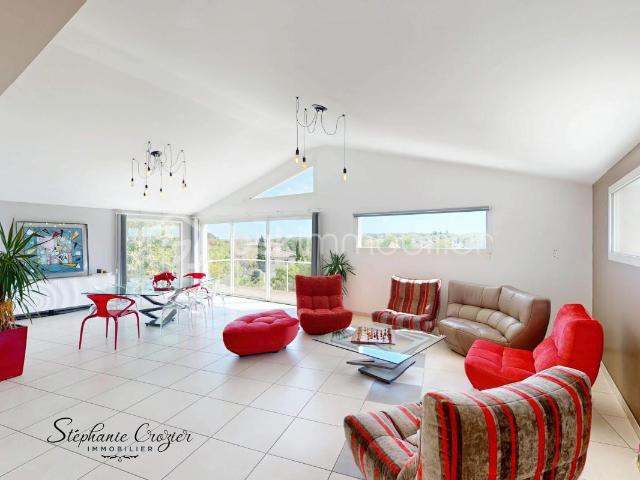 Maison 6 pièces 235 m²