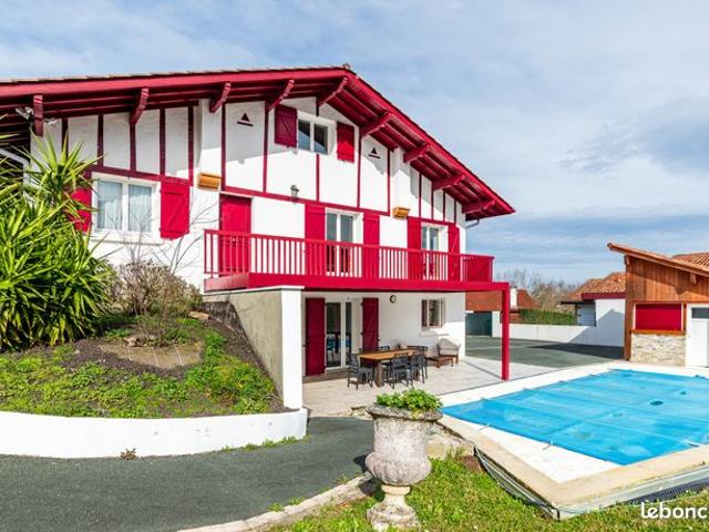 Maison 6 pièces 235 m²
