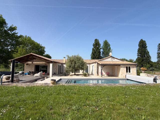 Maison 6 pièces 235 m²