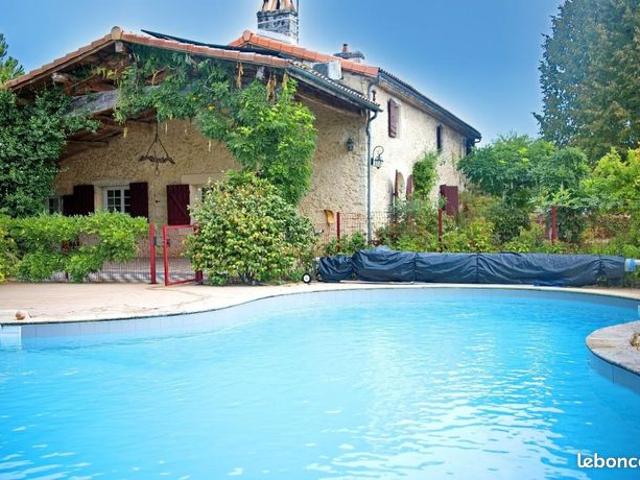 Maison 6 pièces 235 m²
