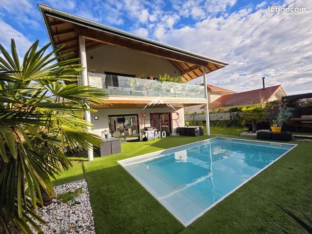 Maison 6 pièces 236 m²