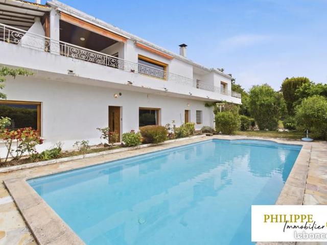 Maison 6 pièces 236 m²