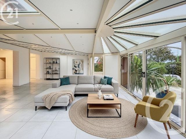 Maison 6 pièces 236 m²