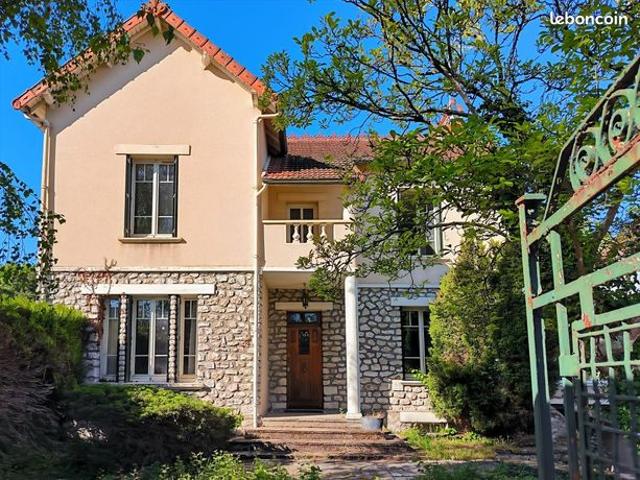 Maison 6 pièces 236 m²