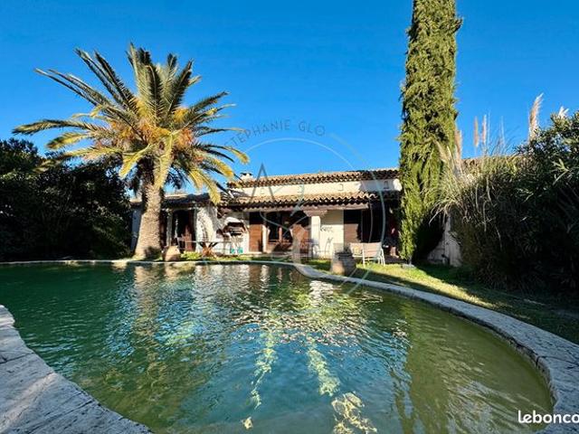 Maison 6 pièces 236 m²
