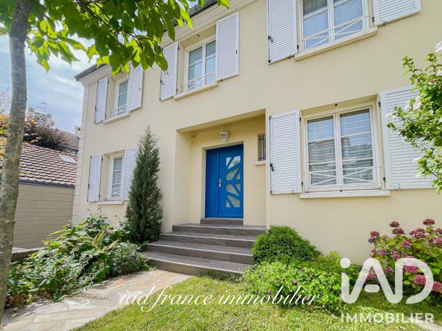Maison 8 pièces 236 m²