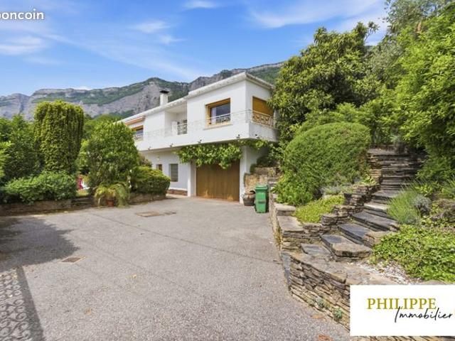 Maison 6 pièces 236 m²