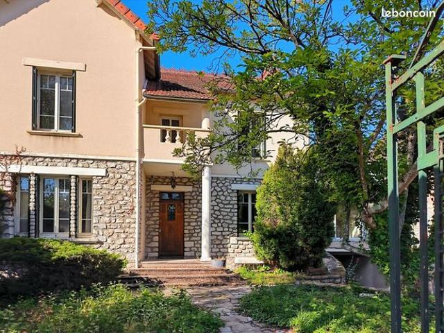 Maison 6 pièces 236 m²