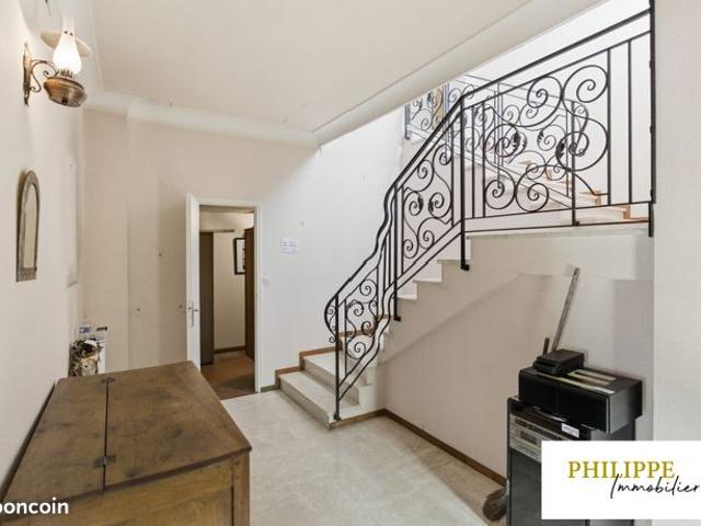 Maison 6 pièces 236 m²
