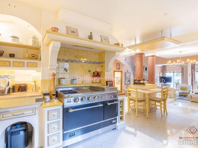Maison 6 pièces 237 m²
