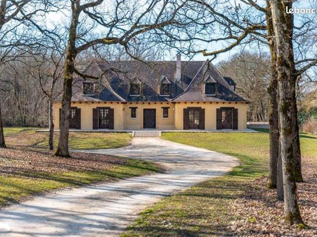 Maison 6 pièces 237 m²