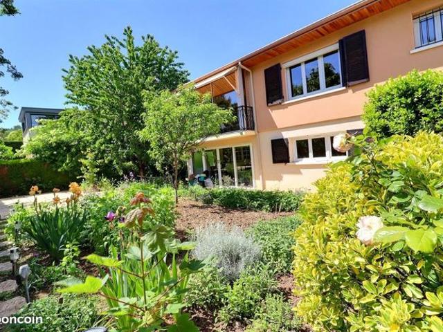 Maison 6 pièces 237 m²
