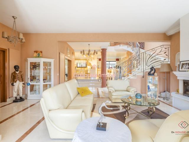 Maison 6 pièces 237 m²