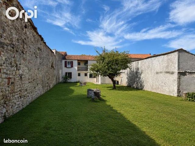 Maison 6 pièces 237 m²