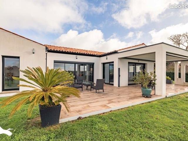 Maison 6 pièces 237 m²