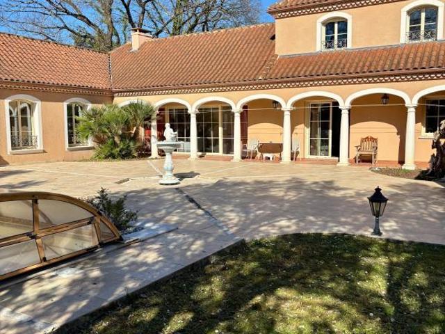 Maison 6 pièces 237 m²