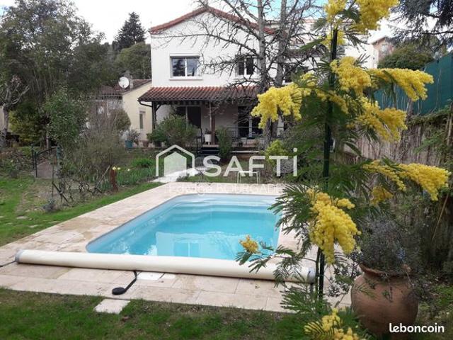 Maison 6 pièces 238 m²
