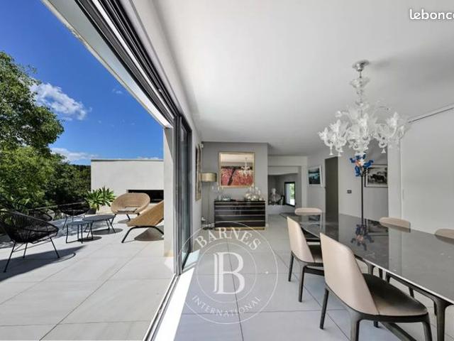 Maison 6 pièces 238 m²