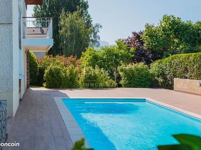 Maison 6 pièces 238 m²