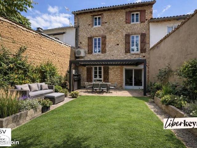 Maison 6 pièces 238 m²