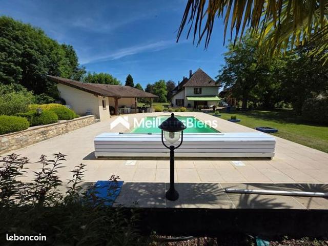 Maison 6 pièces 238 m²