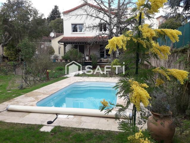 Maison 6 pièces 238 m²