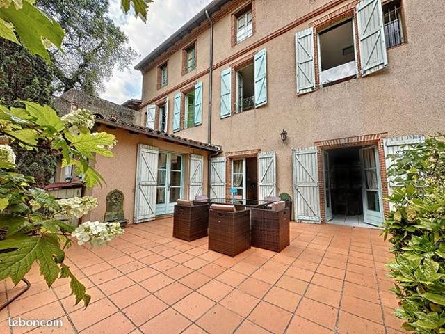 Maison 6 pièces 238 m²